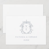 Invitation Logo du Mariage de monogramme de crête bleue Dusty (Devant / Derrière)