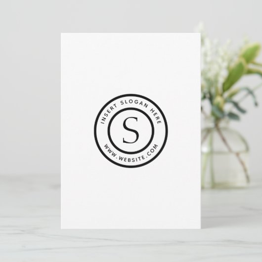 Invitation Logo Professionnel Plain Simple Moderne (Debout devant)