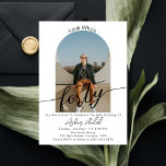 Invitation Look Who's 40 Modern Simple 40th Birthday Party<br><div class="desc">Regardez Qui est 40 Modern Simple 40th Birthday Party Photo Invitation. Stylish Minimal Photo Quarante Invitation anniversaire 40th Birthday. Tourner à 40 ans n'a jamais eu l'air si bon. Cette invitation moderne et simple à la fête du 40e anniversaire met l'accent là où elle appartient - sur l'invité d'honneur. Parfait...</div>
