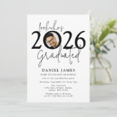 Invitation Look who's Graduated Photo Graduation Party (Debout devant)