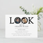 Invitation Look who's Graduated Photo Graduation Party (Debout devant)