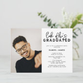 Invitation Look who's Graduated Photo Graduation Party (Debout devant)