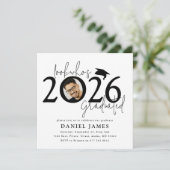 Invitation Look who's Graduated Photo Graduation Party (Debout devant)