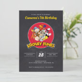 Invitation LOONEY TUNES™ Caractère Groupe Tableau noir Annive (Debout devant)