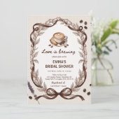 Invitation Love Is Brewing Café Gingham Fête de Mariage (Debout devant)