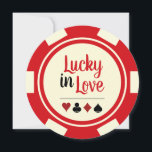 Invitation Lucky In Love Poker Chip Red Off-White Mariage<br><div class="desc">Éblouissez vos invités en leur envoyant ces invitations de mariage "Lucky in Love" rouge,  noir et blanc cassé. Ils attendent avec impatience de vous rejoindre à ce mariage incontournable !</div>