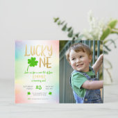 Invitation Lucky One St. Patricks Day Shamrock Photo Annivers (Debout devant)