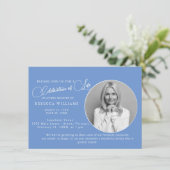 Invitation Lumière bleue minimale Célébration de vie Invitati (Debout devant)