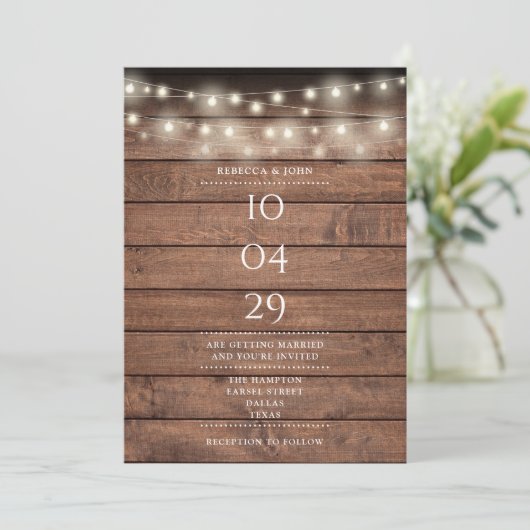 Invitation Lumières de Chaîne en Bois Rustique Mariage Date (Debout devant)