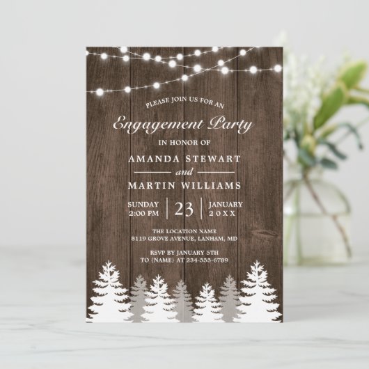 Invitation Lumières de Noël en forme d'arbre en pin rustique (Debout devant)