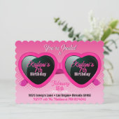 Invitation Lunettes de soleil Coeur rose chaud Anniversaire P (Debout devant)