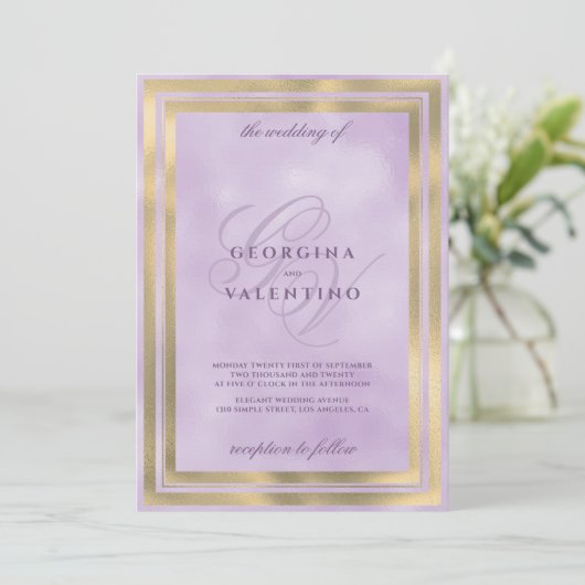 Invitation Luxury gold lavender monogram initials wedding (Debout devant)