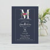 Invitation M Monogramme Dernière Initiale Moderne Bleu Floral (Debout devant)