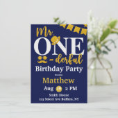 Invitation M. One-derful Navy et Gold Birthday Party Invita (Debout devant)