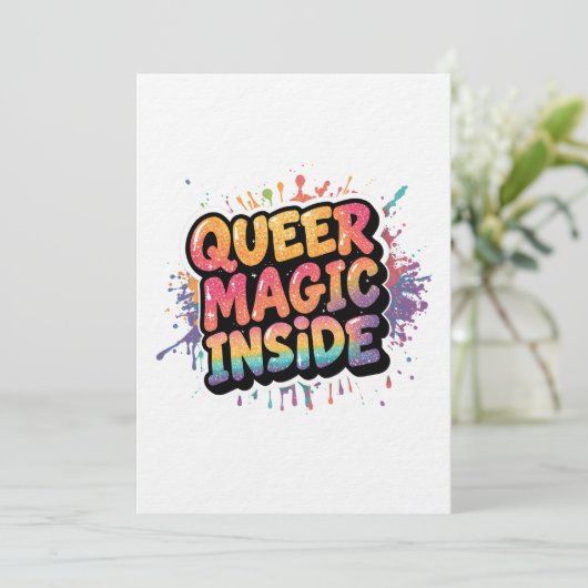 Invitation Magie queer à l'intérieur Conception de citation (Debout devant)