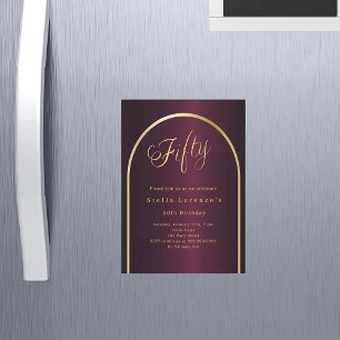 Invitation Magnétique 50e anniversaire burgundy or arch script luxe