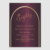 Invitation Magnétique 80e anniversaire burgundy or arch script luxe (Devant)