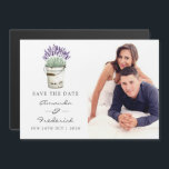 Invitation Magnétique Cottage Chic Lavender Wedding Enregistrer la date<br><div class="desc">Mariage magnétique de lavande tendance enregistrer les cartes de date avec une typographie élégante.</div>