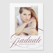 Invitation Magnétique Élégant Maroon Calligraphie Script Photo Graduatio (Devant)