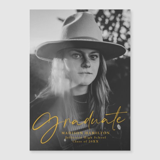 Invitation Magnétique Élégant Yellow Gold Script Photo Graduation (Devant)