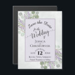 Invitation Magnétique Eucalyptus & Lavender Rustic Purple Enregistrer la<br><div class="desc">Ces élégantes cartes magnétiques de date permettront à vos amis et à votre famille de se souvenir facilement de votre mariage à venir. La conception aquarelle peinte à la main comprend la calligraphie en dentelle et la typographie artistique à l'intérieur d'un cadre violet pâle. Le cadre est entouré de branches...</div>