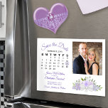 Invitation Magnétique Lavender Floral Calendrier & Photo Enregistrer la<br><div class="desc">Cette belle carte magnétique est une merveilleuse façon de faire connaître à vos amis et votre famille la date de sauvegarde pour votre prochain mariage. Le design boho chic rustique se compose d'un ensemble de roses aquarelles peints à la main et de fleurs dans les tons lavande, violet clair et...</div>
