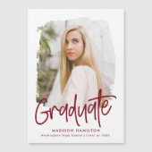 Invitation Magnétique Moderne Preppy Bourgogne Script Photo Graduation (Devant)