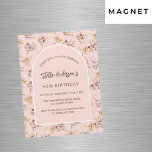 Invitation Magnétique Pampas herbe fleurie rose or luxe anniversaire<br><div class="desc">Un cadre en arc sur un motif de pampas herbe et fleurs roses et une croix dorée. Personnalisez et ajoutez un nom et des détails.</div>