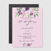 Invitation Magnétique Rose violet fleurs vert script luxe mariage (Devant / Derrière)