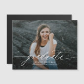 Invitation Magnétique Script de calligraphie moderne Graduation photo mi (Devant / Derrière)