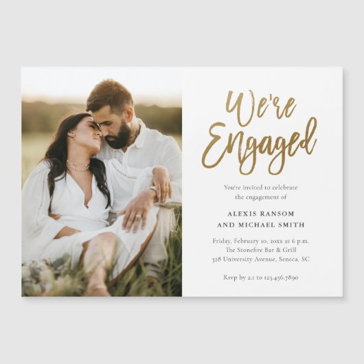 Invitation Magnétique Script moderne Nous sommes engagés Photo Engagemen (Devant)