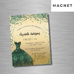Invitation Magnétique Soirée de luxe Sweet 16 vert émeraude<br><div class="desc">Une invitation magnétique moderne, élégante et glamour pour une Soirée Sweet 16, 16ème anniversaire. Sur le devant : Un arrière - plan à l'allure fausse or avec confetti vert, une robe vert émeraude. Le nom est écrit avec un script de style moderne écrit à la main. Personnalisez et ajoutez les...</div>