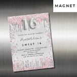 Invitation Magnétique Sweet 16 parties scintillant rose argent gouttes d<br><div class="desc">Un aimant d'invitation moderne, élégant et glamour pour une fête de 16 ans Sweet pour une fille. Un arrière - plan faux argenté, décoré de poussière de parties scintillant rose et faux argent. Personnalisez et ajoutez votre nom et les détails de votre fête. Le numéro 16 est écrit avec une...</div>