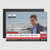 Invitation Magnétique TV News Mens Funny Anniversaire (Devant / Derrière)