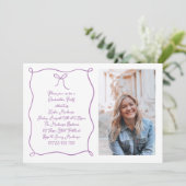 Invitation Main Draw Bow Photo Purple Graduation Party (Debout devant)
