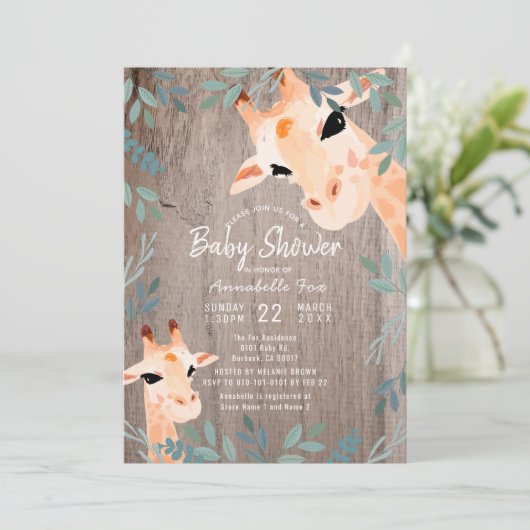 Invitation Maman & Baby Giraffe Baby shower rustique en bois (Debout devant)