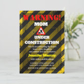 Invitation Maman en construction | Baby shower moderne (Debout devant)