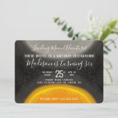 Invitation manuscrite pour anniversaire dans la ga (Debout devant)