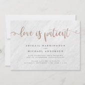 Invitation Marbre Blanc & Or Rose Faux Texte Amour Est Patien (Devant)