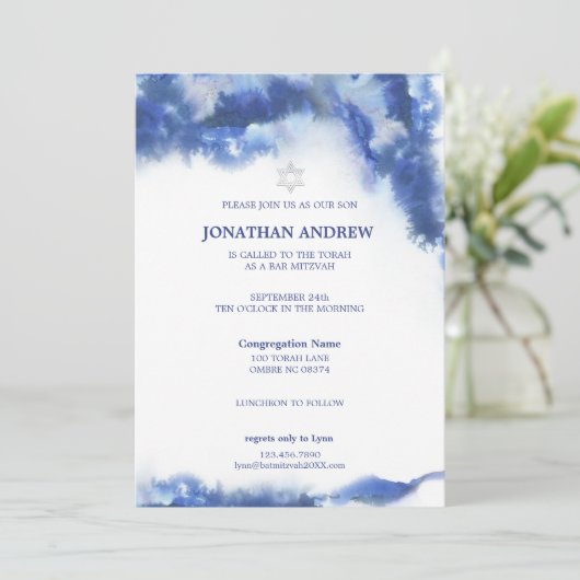 Invitation Marbre bleu moderne Ocean Ombre Bar Mitzvah (Debout devant)