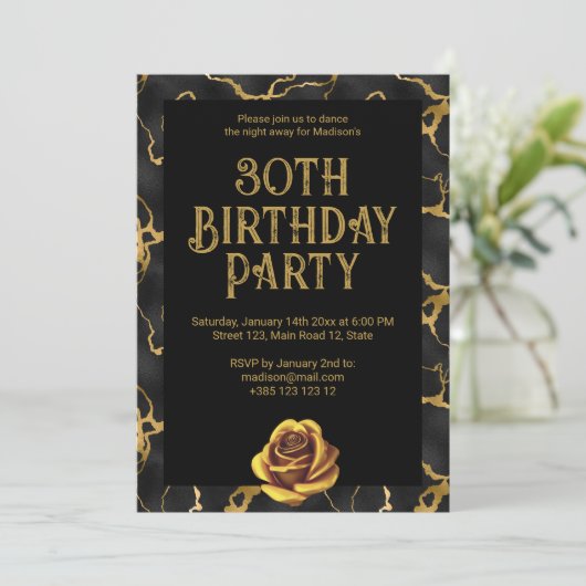 Invitation Marbre Noir Et Or Motif Anniversaire (Debout devant)