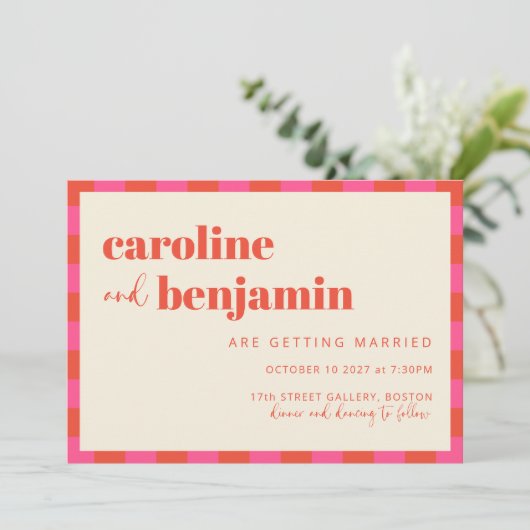 Invitation Mariage à motif à carreaux rose et orange gras (Debout devant)