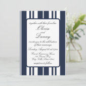 Invitation Mariage bleu marine rayures blanches style côtier (Debout devant)