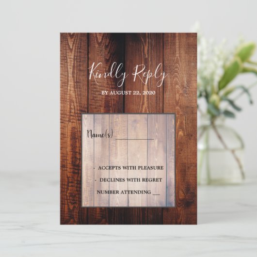 Invitation Mariage campagnard de script rustique en bois de g (Debout devant)