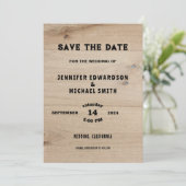 Invitation Mariage campagnard en bois de grange rustique Enre (Debout devant)