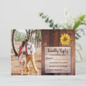 Invitation Mariage campagnard photo de tournesol en bois rust (Debout devant)