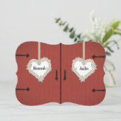 Invitation Mariage campagnard rouge rustique de grange et de (Debout devant)