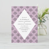 Invitation Mariage de calligraphie à thème Paris violet et no (Debout devant)