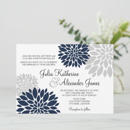 Invitation Mariage de flambée florale bleu marine et gris arg (Debout devant)