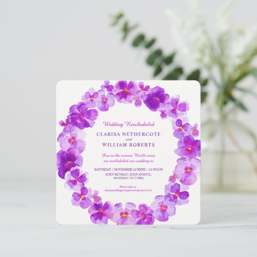 Invitation Mariage de fleur d'aquarelle violet reprogrammé (Debout devant)